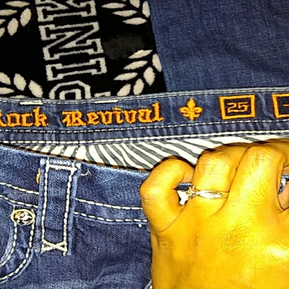 Rock Revival Jeans - Picture 4 of 4